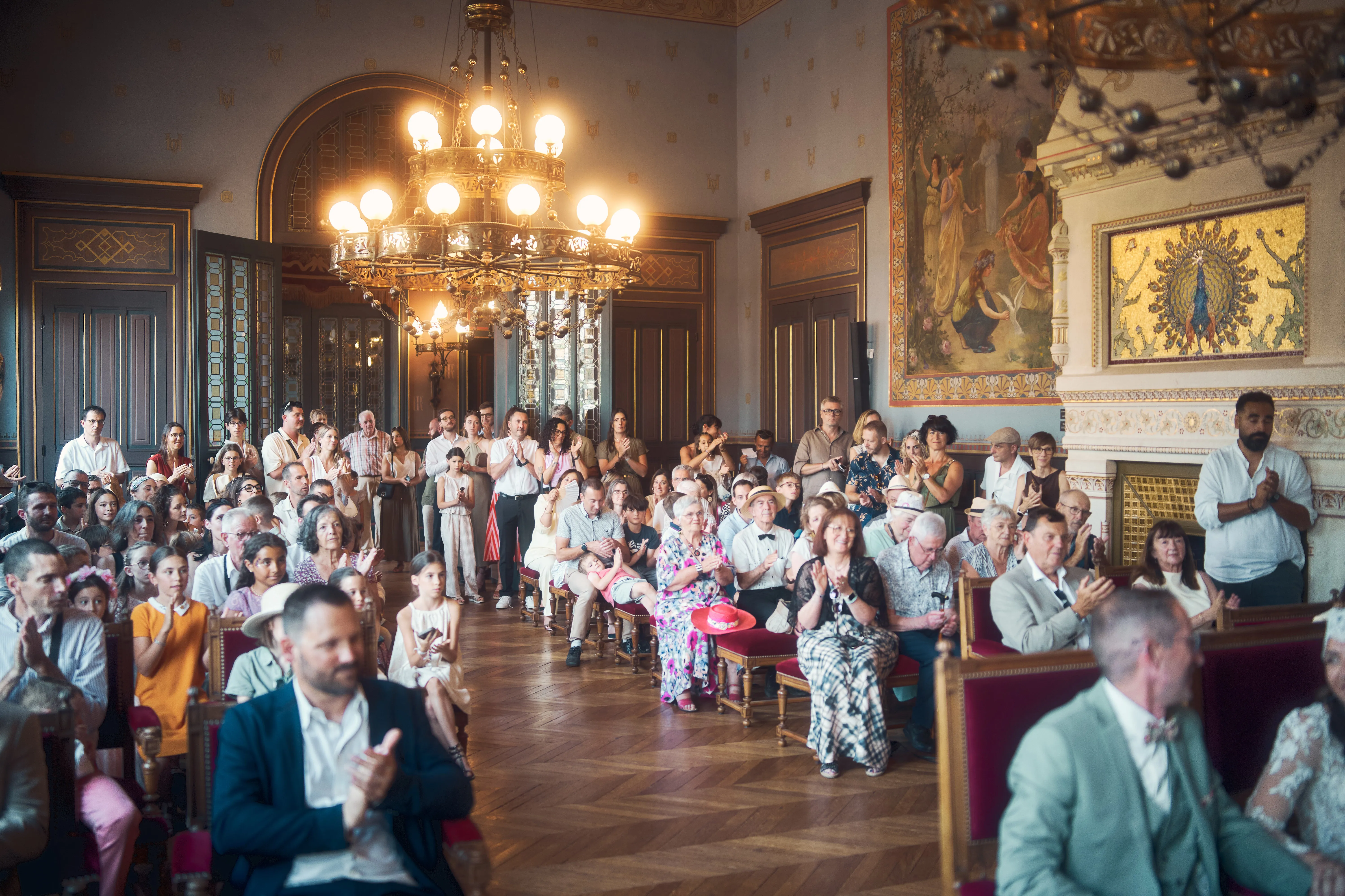 Invités réunis dans la salle de cérémonie civile de Valence.