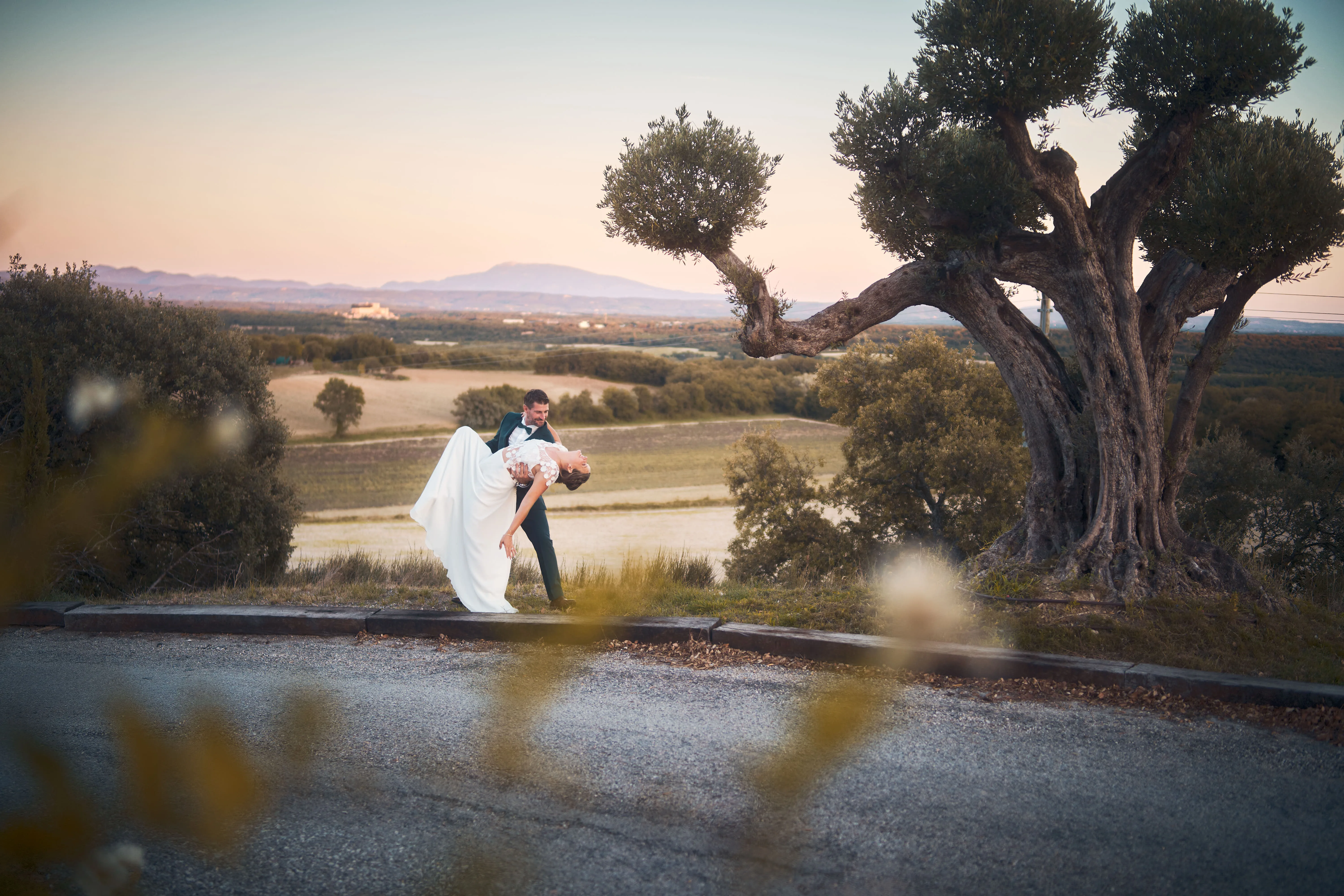 Mariage dans la Drôme photographié dans une lumière naturelle.